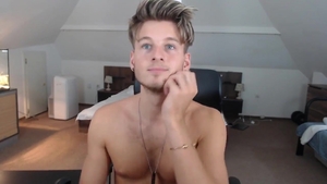 blond teen With gigantic penis cam