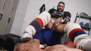 Bromo - American Aiden Jacobs digs gagging